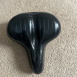 Vintage Raleigh Velo Bicycle Seat Excellent Condition W/ Free Shipping